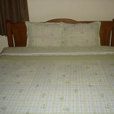 Cesar Guest בית הארחה 3*